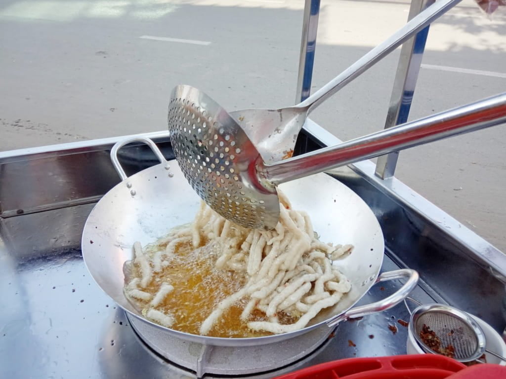 Chả cá Má Hải nóng giòn thơm ngon.