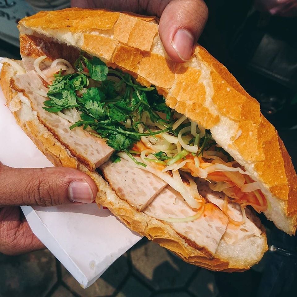 BÁNH MÌ VIỆT NAM VÀ NHỮNG THÀNH TÍCH ĐÁNG NGƯỠNG MỘ TỪ XƯA ĐẾN 2026 2 bánh mì hà nội việt nam