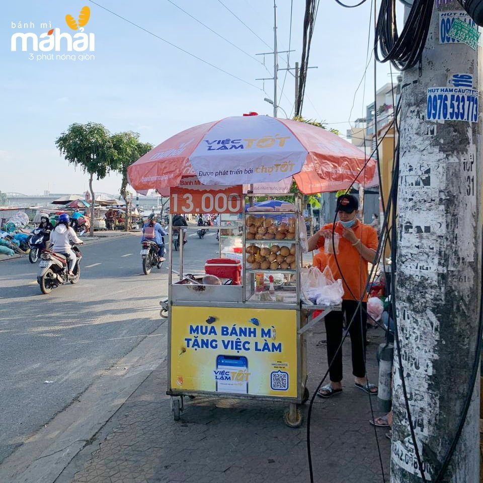 "Mua Bánh Mì, Tặng Việc Làm"