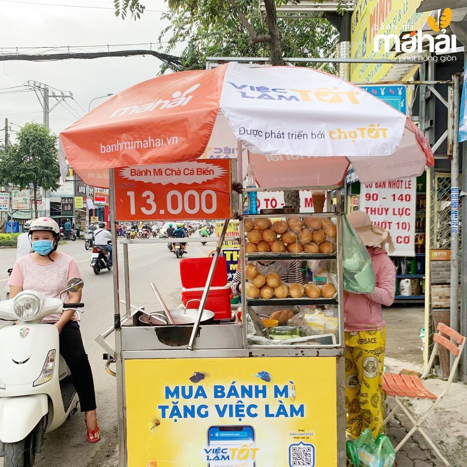 "Mua Bánh Mì, Tặng Việc Làm"