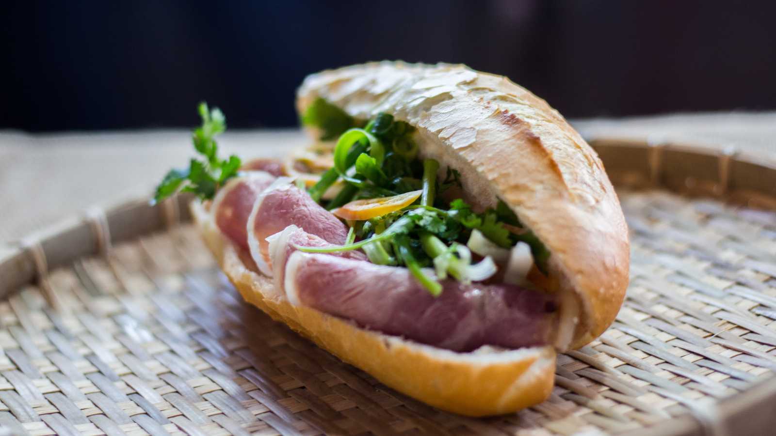 BỎ TÚI 7 CÁCH LÀM NƯỚC SỐT BÁNH MÌ ĐƠN GIẢN MÀ NGON 3 Cách làm nước sốt bánh mì thịt cho bánh mì jambon