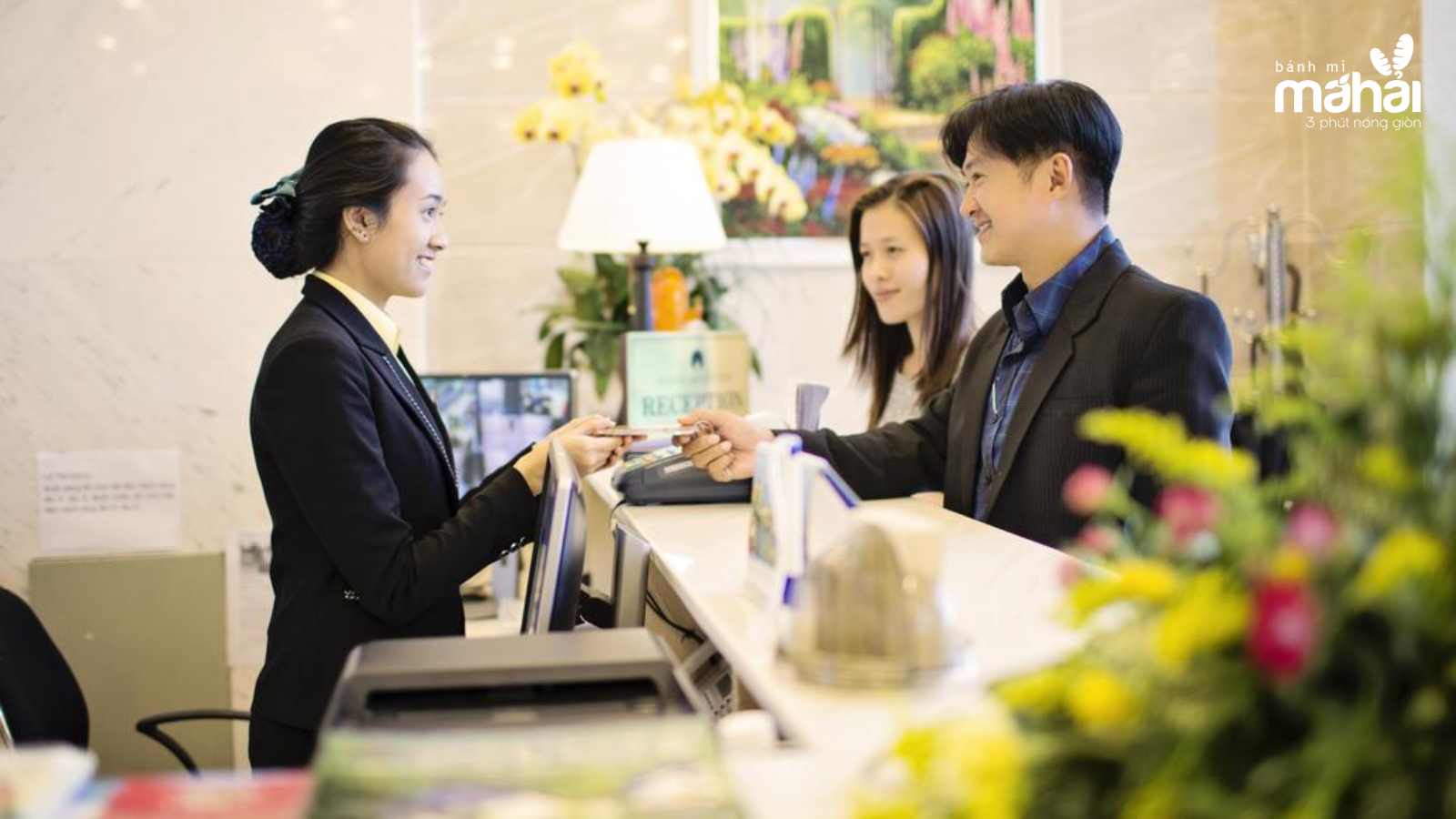 Nhu cầu tuyển dụng vị trí lễ tân cũng tăng cao khi các nhà hàng, khách sạn, ... liên tục đón tiếp lượng khách lớn vào dịp Tết. (Nguồn ảnh: Internet).