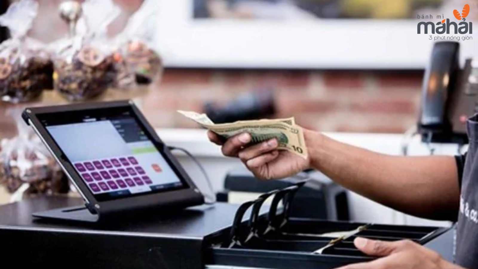 Thu ngân là vị trí luôn có nhu cầu. Nguồn ảnh: (vpc online).