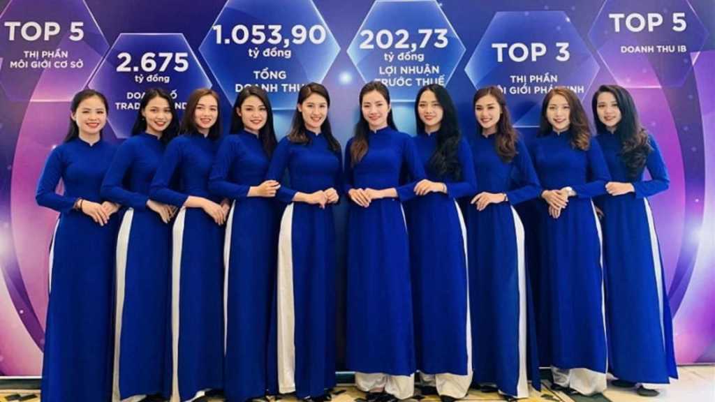 Đây là công việc thời vụ Tết yêu cầu cần có ngoại hình ưa nhìn, giao tiếp tốt. (Nguồn ảnh: kootoro.com)