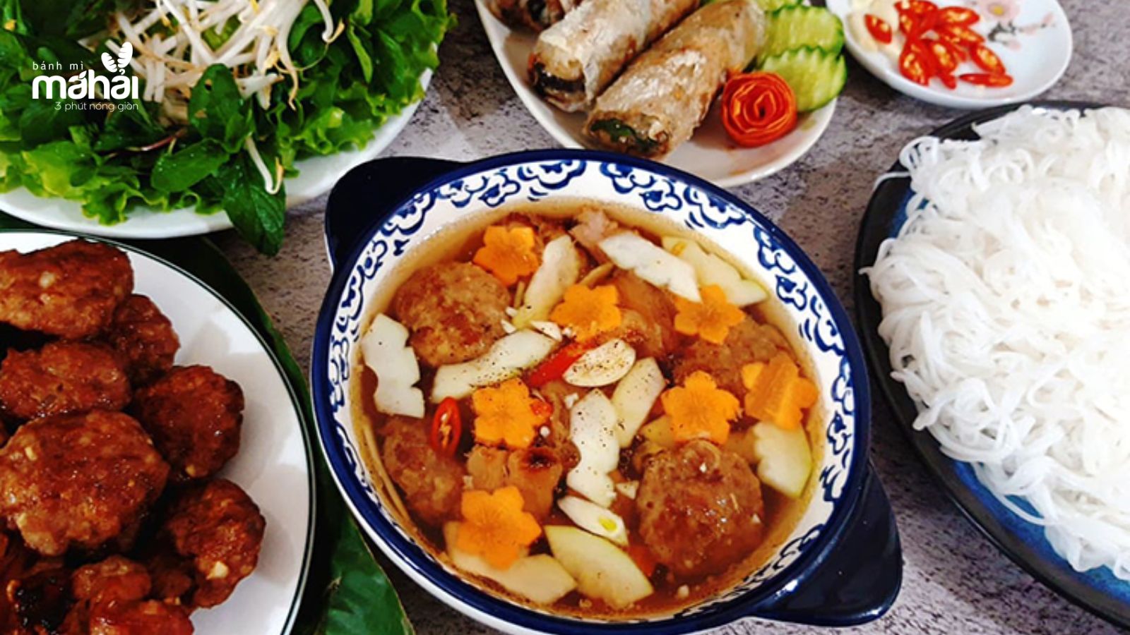 Món ngon luôn luôn được nhiều người Hà Nội lựa chọn cho các bữa ăn đó là bún chả. (Nguồn ảnh: VnExpress).