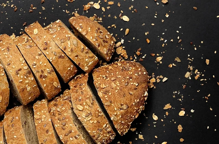 ĂN SÁNG NÊN ĂN CÁC LOẠI BÁNH MÌ NÀO SẼ TỐT CHO DẠ DÀY? 7 Bánh mì làm từ các loại hạt như: hạt bí ngô, hạt lanh…. (Nguồn ảnh: Internet)