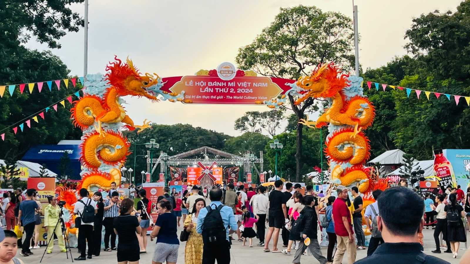 Lễ hội bánh mì Việt Nam lần 2 được tổ chức với quy mô lớn thu hút hàng nghìn người tham gia. (Nguồn ảnh: Internet)
