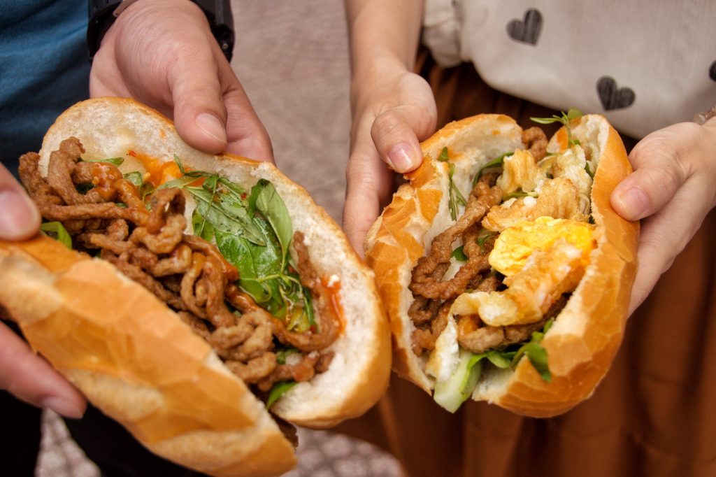 Bánh mì chả cá Má Hải là một lựa chọn dinh dưỡng cân bằng, phù hợp cho những người đang tìm kiếm thực phẩm hỗ trợ sức khỏe tim mạch.