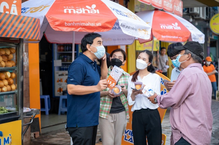 xe bánh mì tặng việc làm