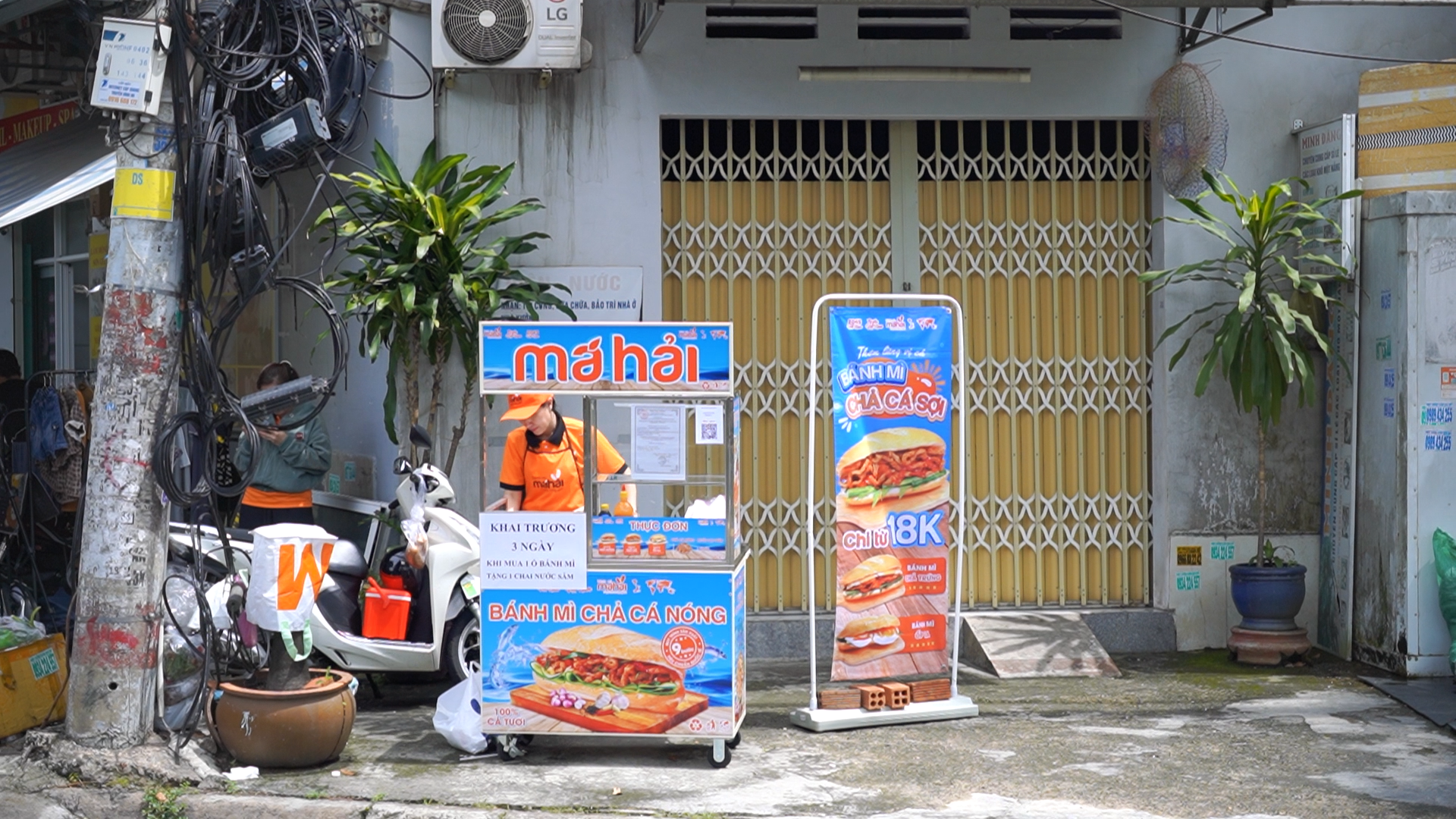 Cách kinh doanh cho người vốn thấp: Xe bán đồ ăn vỉa hè.
